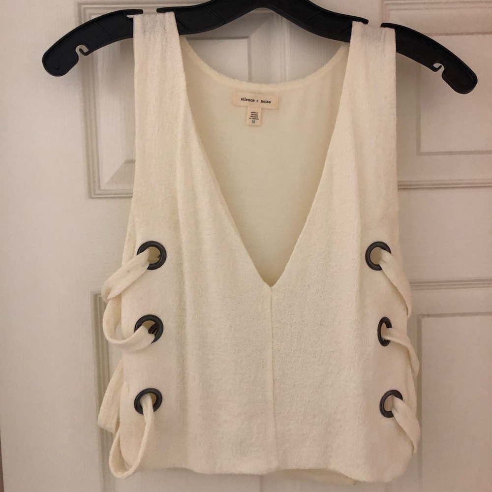 Laced side tank